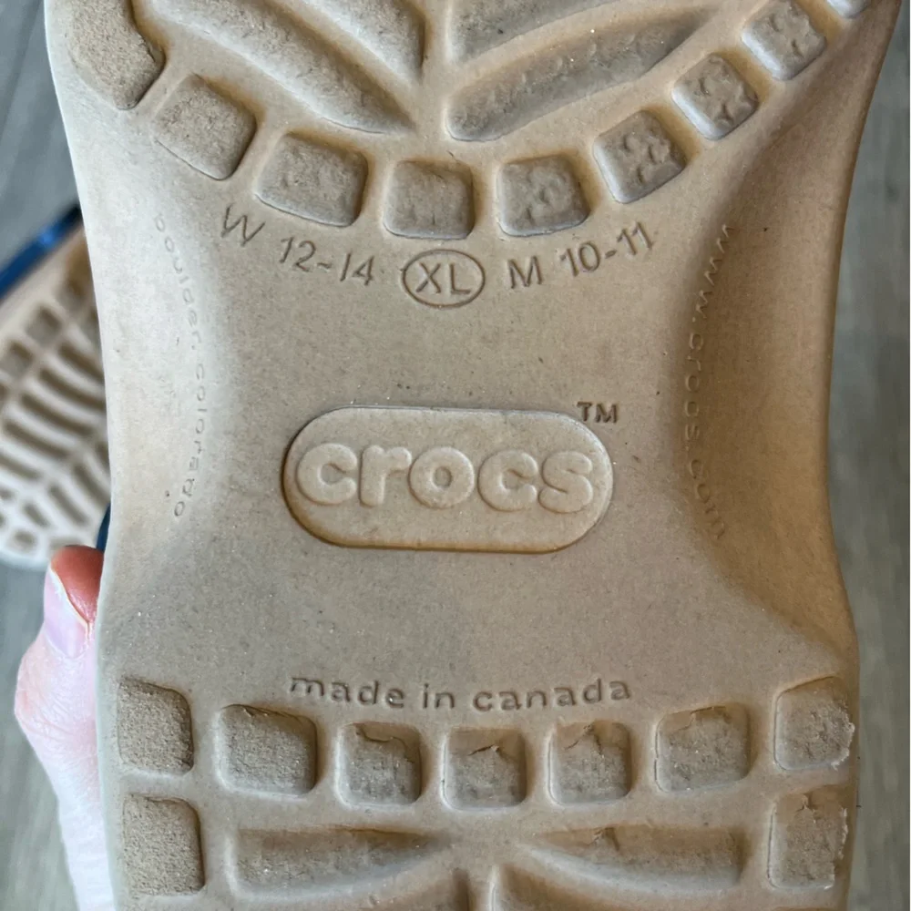 Crocs Men’s Notre Dame Fighting Irish Gold Navy Size XL 10-11 RARE Gently Used